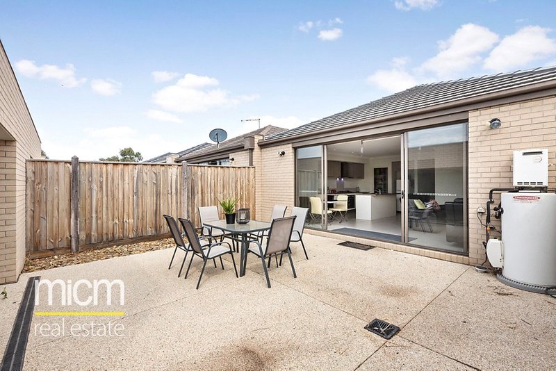 Photo - 9 Chessington Drive, Williams Landing VIC 3027 - Image 5