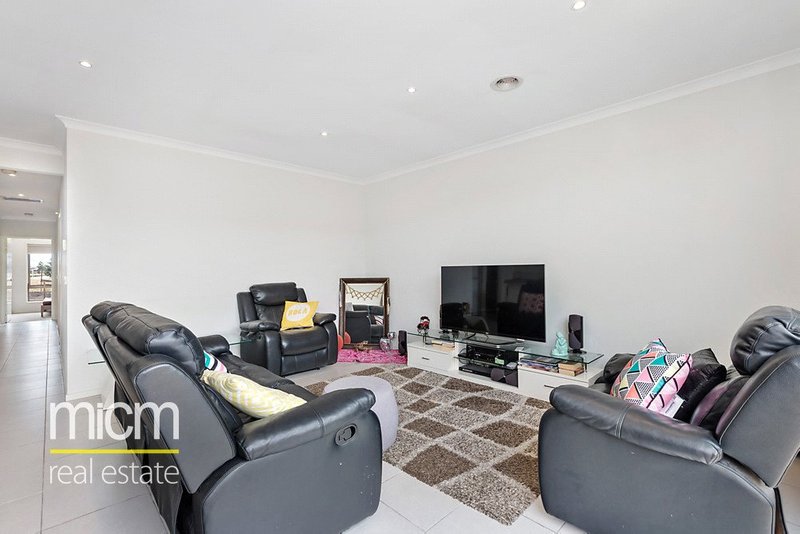 Photo - 9 Chessington Drive, Williams Landing VIC 3027 - Image 10