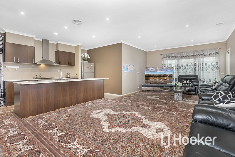 Photo - 9 Chorus Way, Cranbourne East VIC 3977 - Image 3