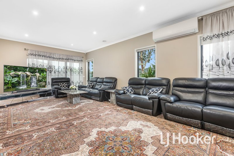 Photo - 9 Chorus Way, Cranbourne East VIC 3977 - Image 4