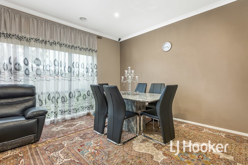 Photo - 9 Chorus Way, Cranbourne East VIC 3977 - Image 6