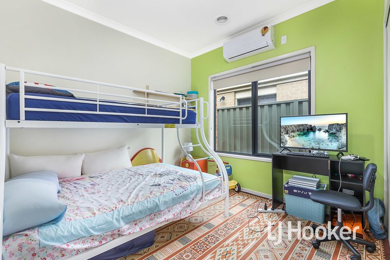 Photo - 9 Chorus Way, Cranbourne East VIC 3977 - Image 11