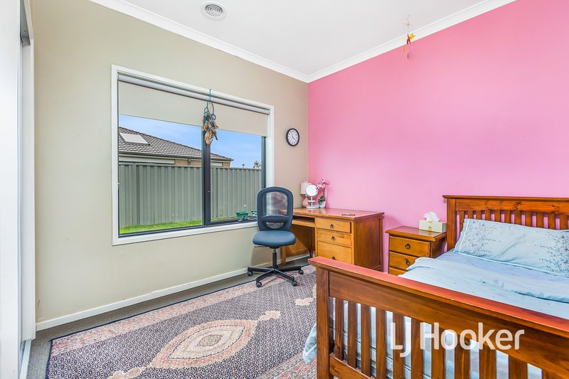 Photo - 9 Chorus Way, Cranbourne East VIC 3977 - Image 12