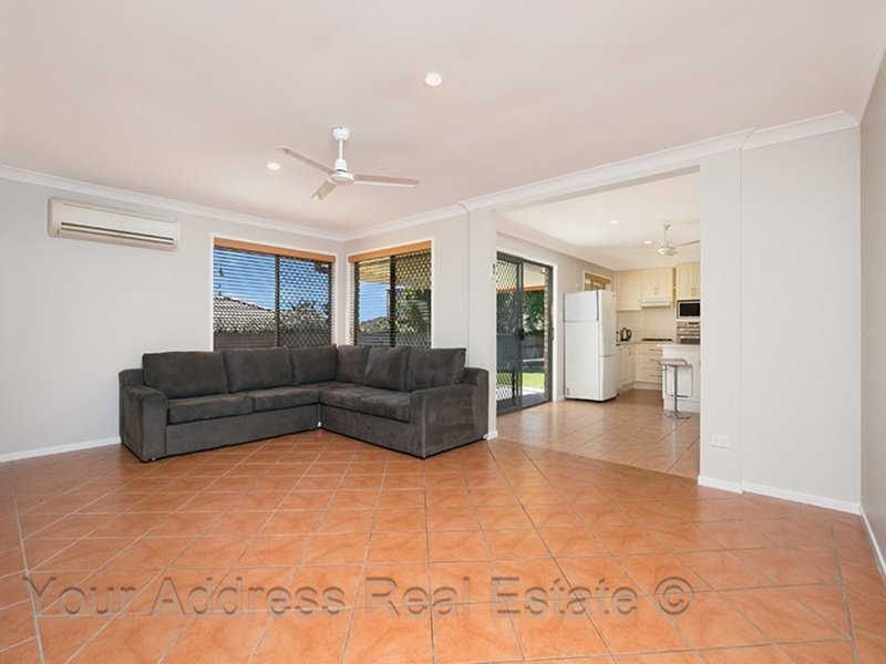 Photo - 9 Cinear Court, Regents Park QLD 4118 - Image 4