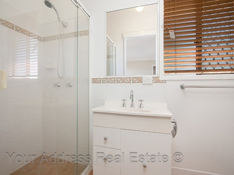 Photo - 9 Cinear Court, Regents Park QLD 4118 - Image 7