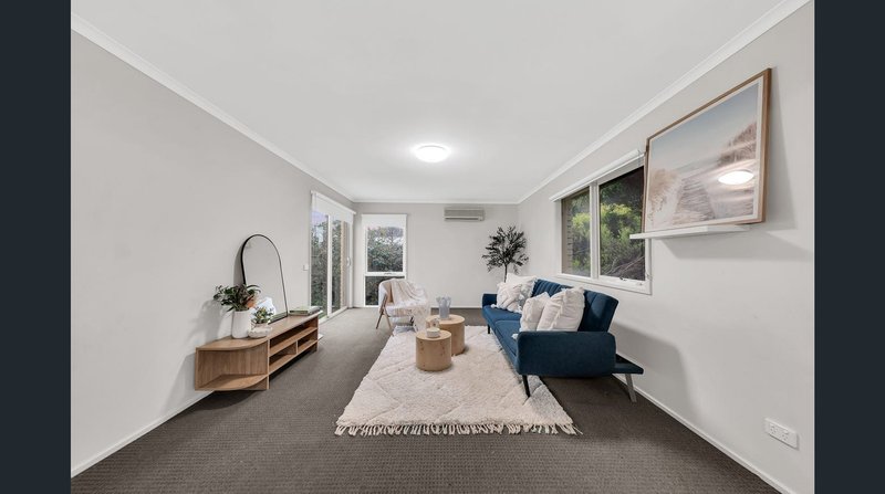 Photo - 9 Circle Drive, Cranbourne VIC 3977 - Image 2