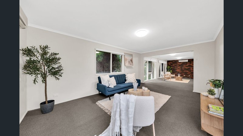 Photo - 9 Circle Drive, Cranbourne VIC 3977 - Image 3