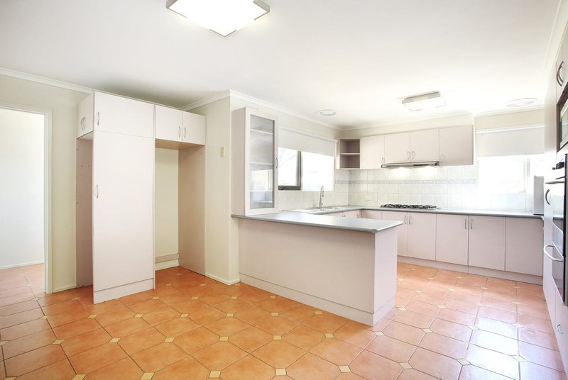 Photo - 9 Circle Drive North, Cranbourne VIC 3977 - Image 3