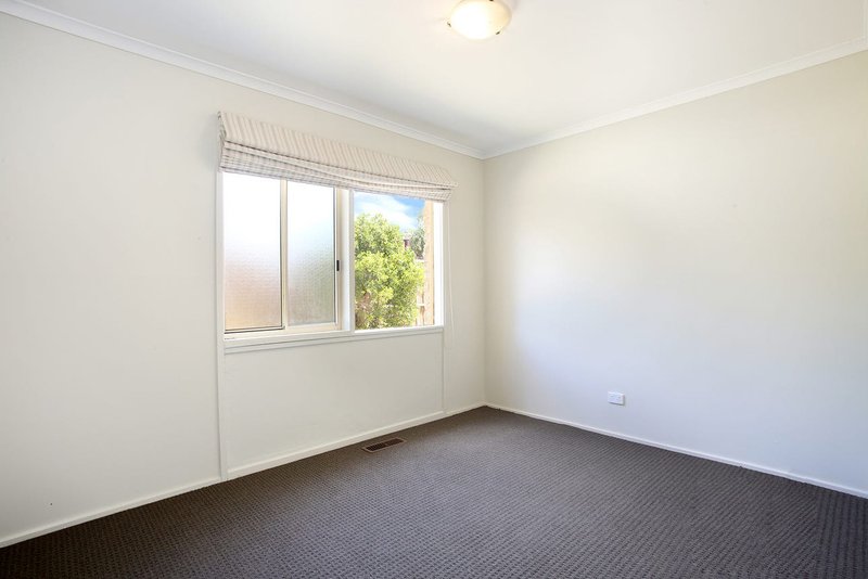 Photo - 9 Circle Drive North, Cranbourne VIC 3977 - Image 7