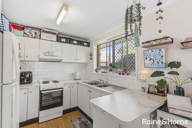 Photo - 9 Collaroy Close, Chittaway Bay NSW 2261 - Image 5