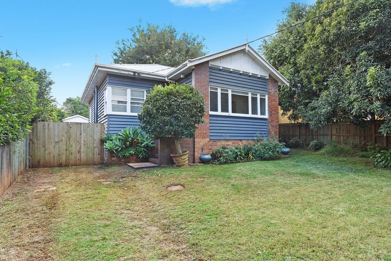 Photo - 9 Collins Street, Mount Lofty QLD 4350 - Image 2