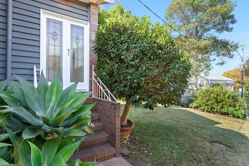 Photo - 9 Collins Street, Mount Lofty QLD 4350 - Image 3