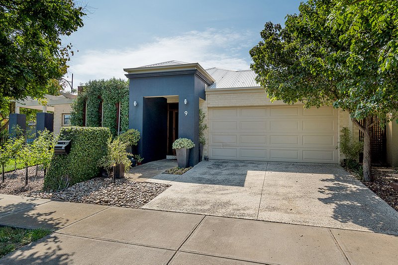 Photo - 9 Coniston Place, Craigieburn VIC 3064 - Image 2