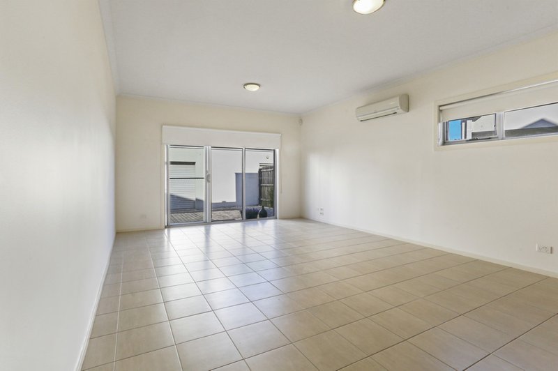 Photo - 9 Connell Lane, Dandenong VIC 3175 - Image 2