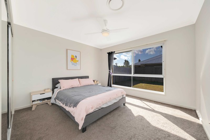 Photo - 9 Cooloola Crescent, North Lakes QLD 4509 - Image 7