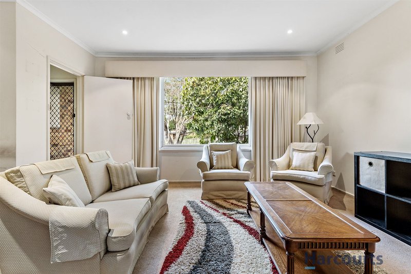 Photo - 9 Coomleigh Avenue, Glen Waverley VIC 3150 - Image 3