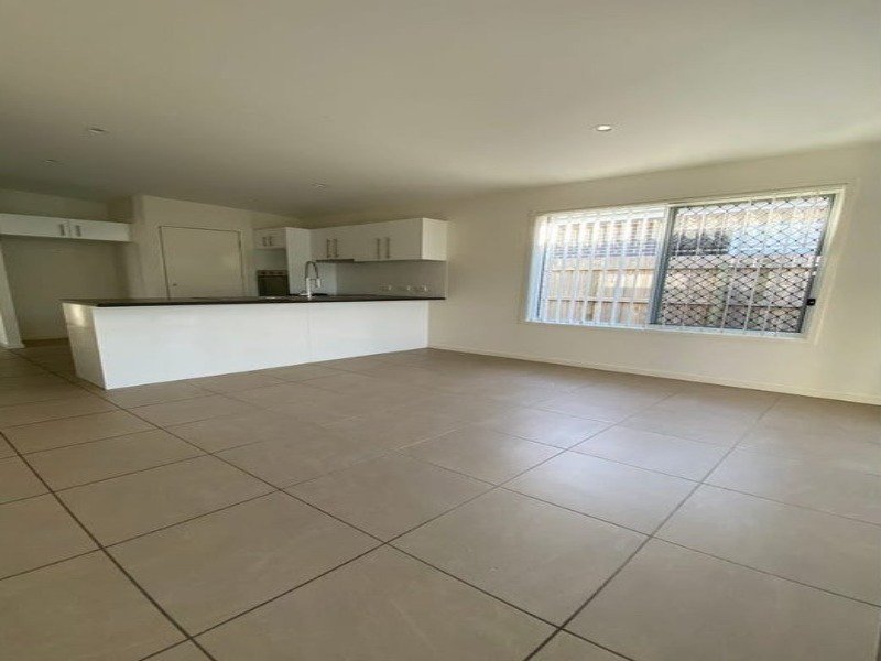 Photo - 9 Coralie Avenue, Wynnum West QLD 4178 - Image 3