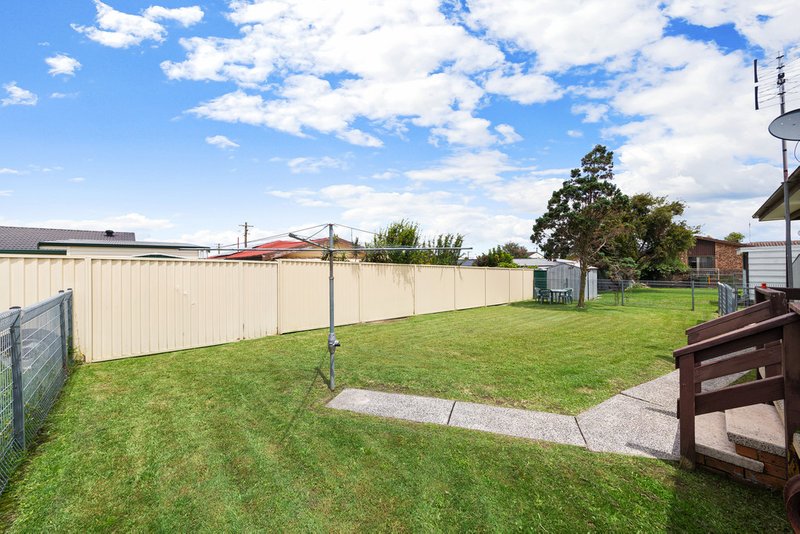 Photo - 9 Cornwall Avenue, Gorokan NSW 2263 - Image 2