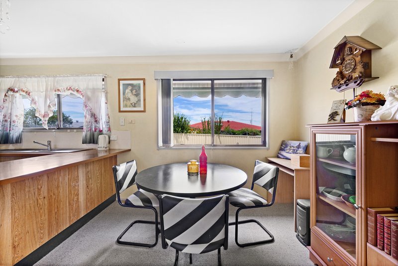 Photo - 9 Cornwall Avenue, Gorokan NSW 2263 - Image 5