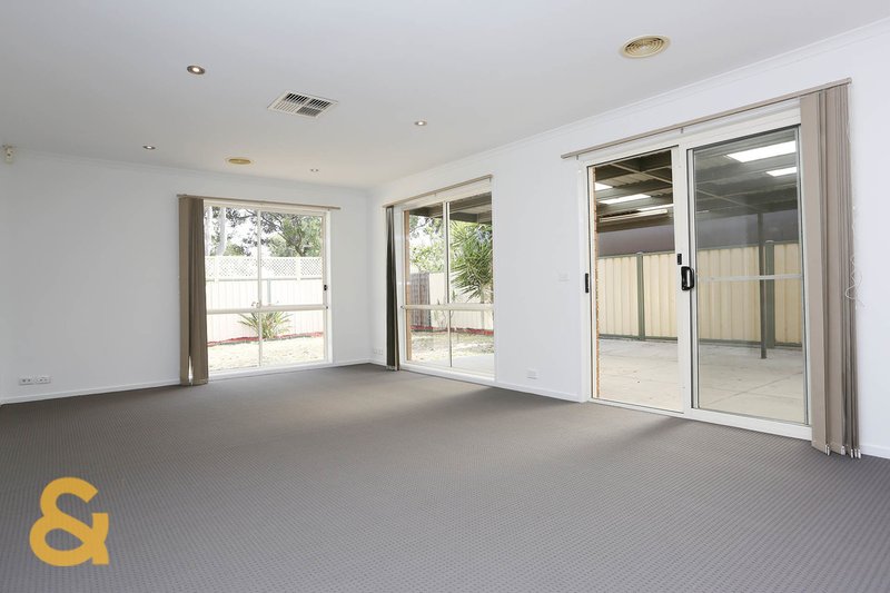 Photo - 9 Corona Place, Roxburgh Park VIC 3064 - Image 6