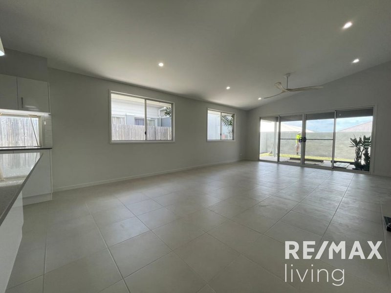 Photo - 9 Coutts Drive, Burpengary QLD 4505 - Image 8