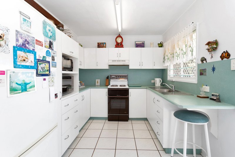 Photo - 9 Crane Street, Slade Point QLD 4740 - Image 4