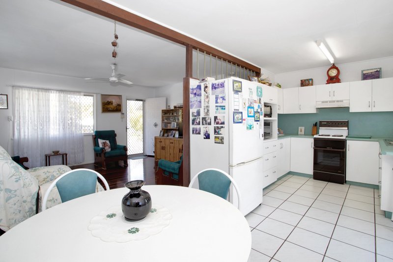 Photo - 9 Crane Street, Slade Point QLD 4740 - Image 7