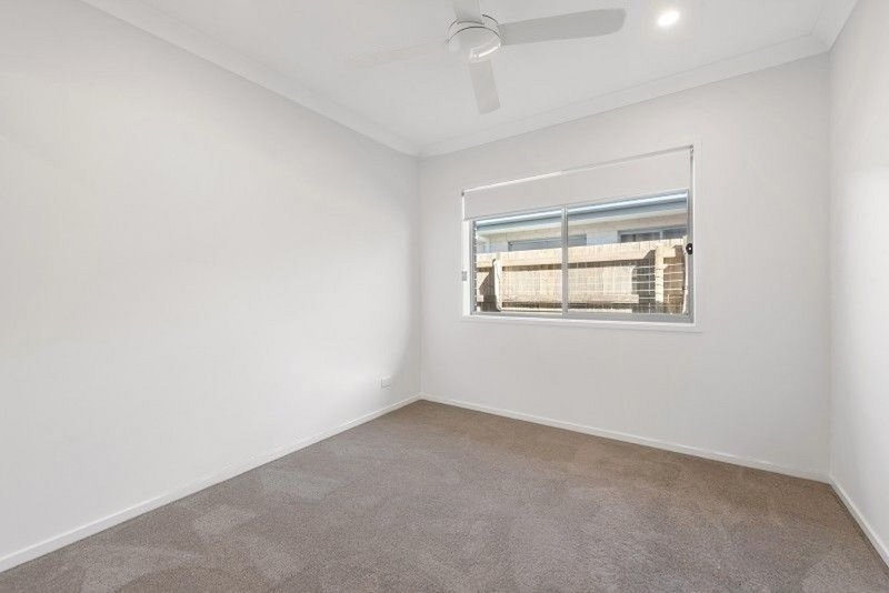 Photo - 9 Crawford Street, Strathpine QLD 4500 - Image 7