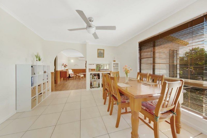 Photo - 9 Creek Road, Tannum Sands QLD 4680 - Image 14