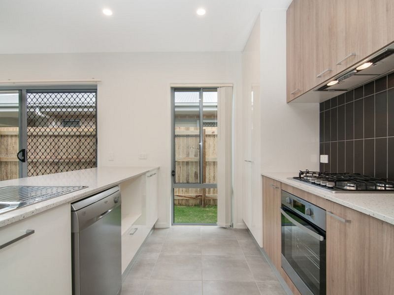 Photo - 9 Crinum Circuit, Coomera QLD 4209 - Image 2