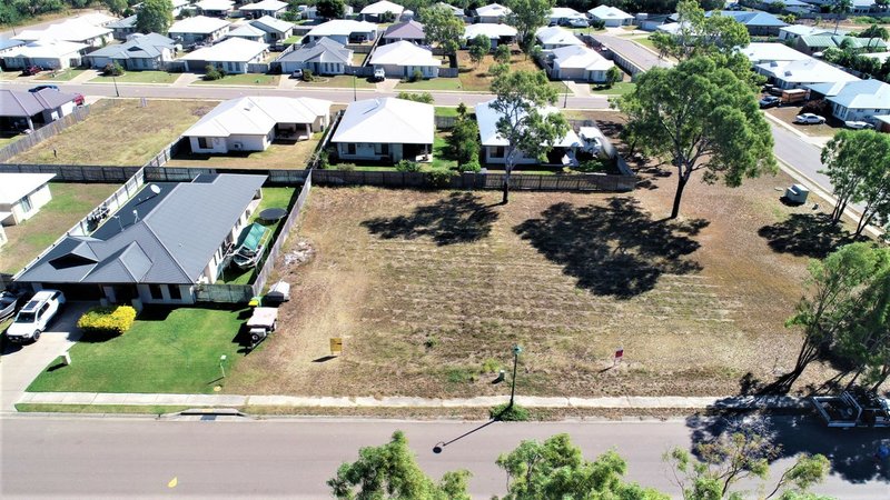 Photo - 9 Crofton Street, Bowen QLD 4805 - Image 2