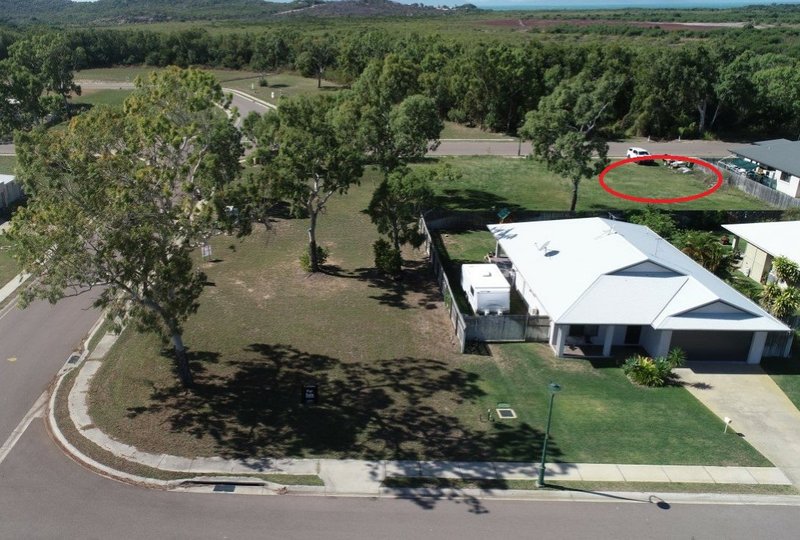 Photo - 9 Crofton Street, Bowen QLD 4805 - Image 3