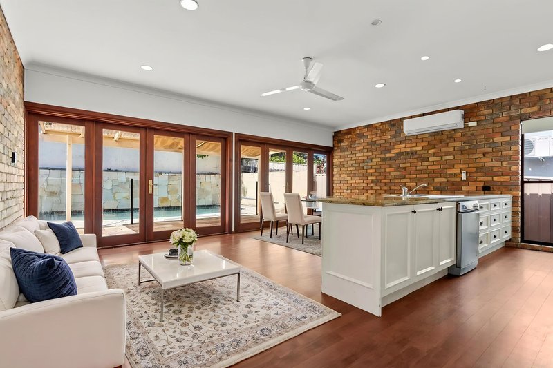 Photo - 9 Crombie Street, Clayfield QLD 4011 - Image 3