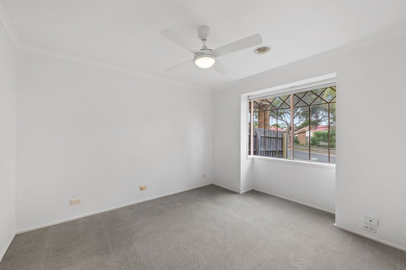 Photo - 9 Curlew Court, Yallambie VIC 3085 - Image 4