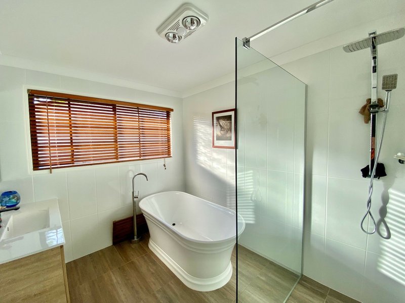 Photo - 9 Curtis Avenue, Boyne Island QLD 4680 - Image 11