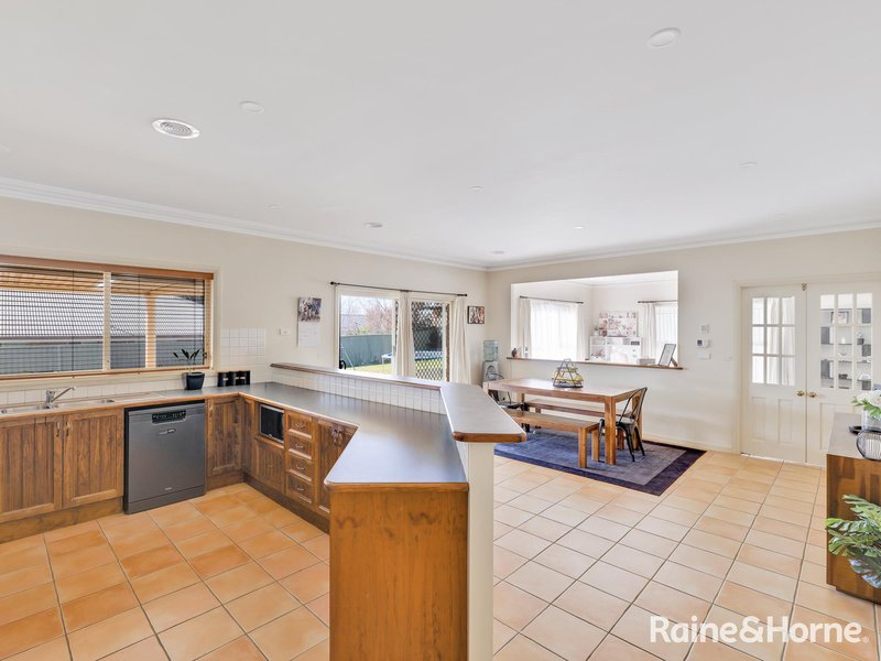 Photo - 9 Cypress Crescent, Kelso NSW 2795 - Image 3