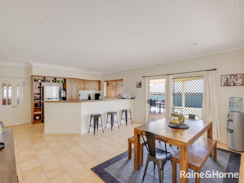 Photo - 9 Cypress Crescent, Kelso NSW 2795 - Image 4
