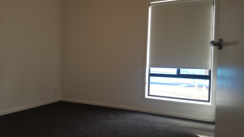 Photo - 9 Dairyside Lane, Mernda VIC 3754 - Image 9