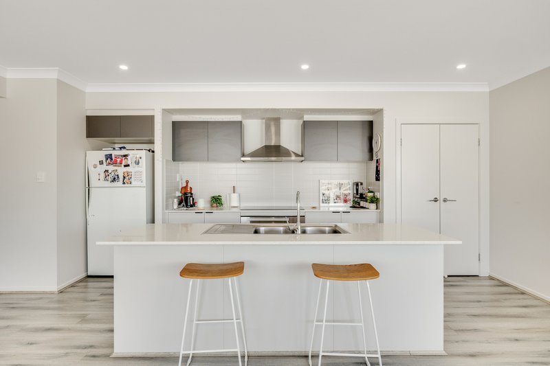 Photo - 9 Dallas Street, Cotswold Hills QLD 4350 - Image 5