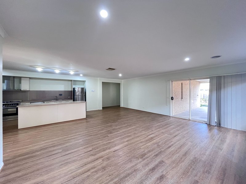 Photo - 9 Darter Way, Williams Landing VIC 3027 - Image 2