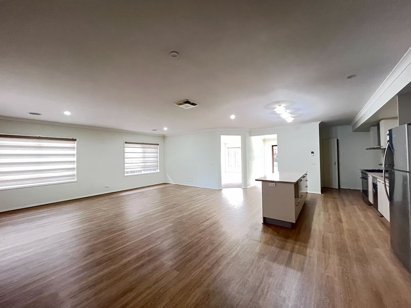Photo - 9 Darter Way, Williams Landing VIC 3027 - Image 3