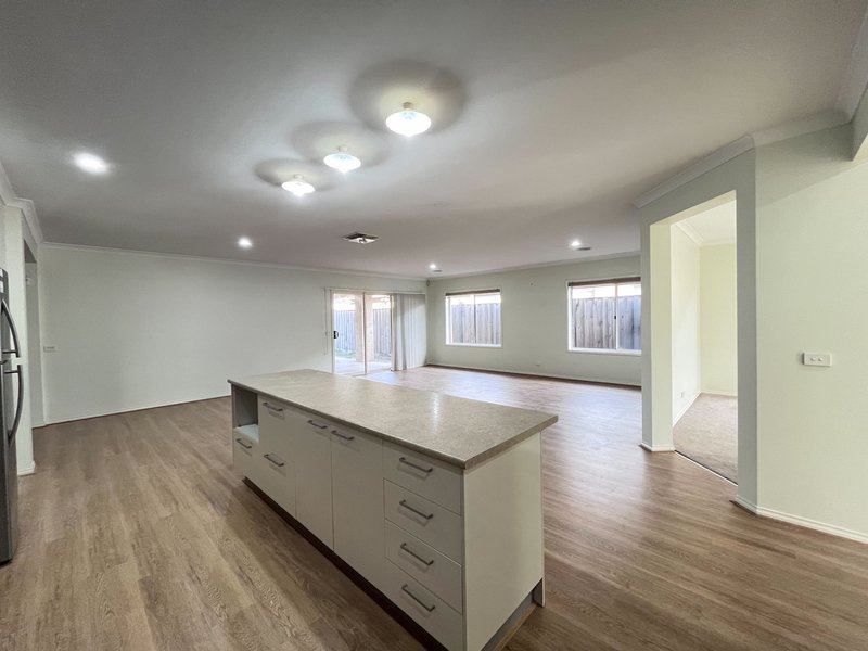 Photo - 9 Darter Way, Williams Landing VIC 3027 - Image 5