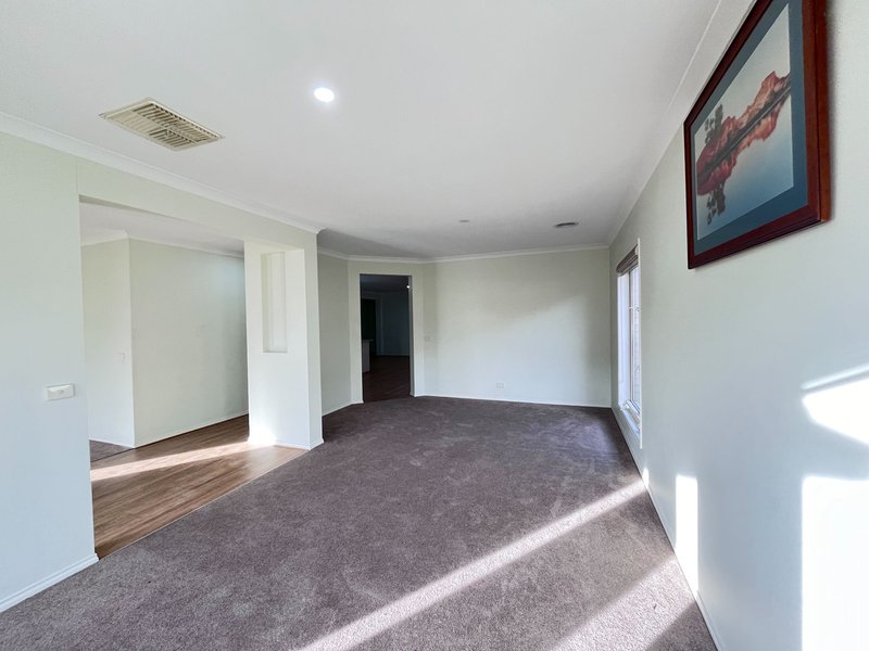 Photo - 9 Darter Way, Williams Landing VIC 3027 - Image 6