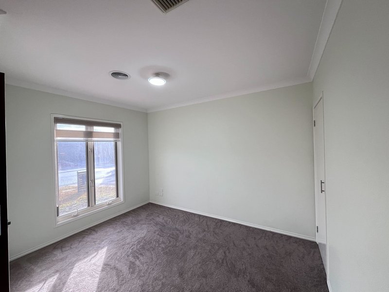 Photo - 9 Darter Way, Williams Landing VIC 3027 - Image 7