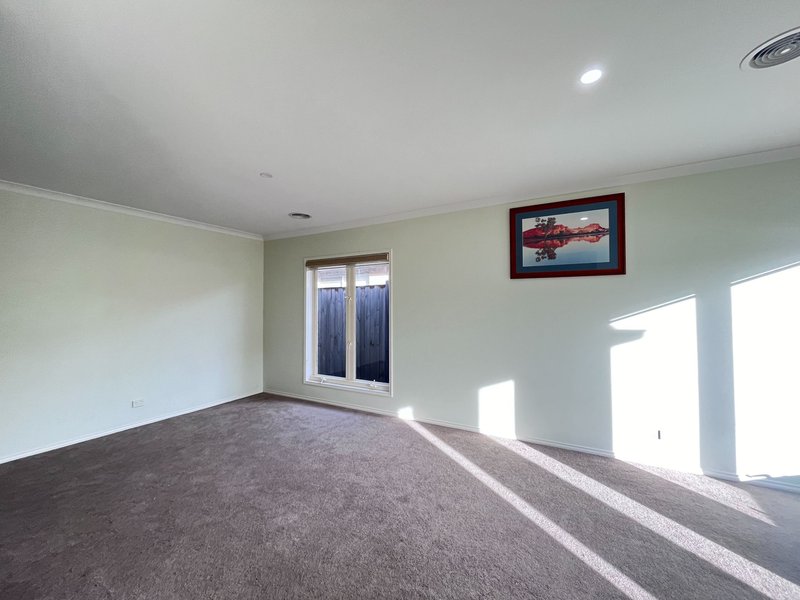 Photo - 9 Darter Way, Williams Landing VIC 3027 - Image 8