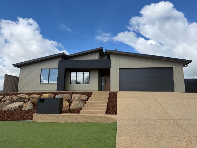 Photo - 9 Deakin Avenue, Lloyd NSW 2650 - Image 1