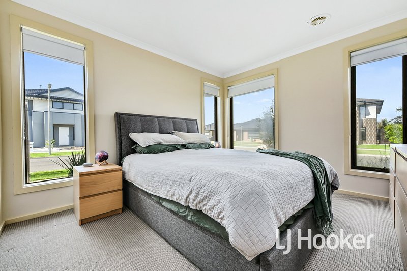 Photo - 9 Deegan Way, Cranbourne East VIC 3977 - Image 3