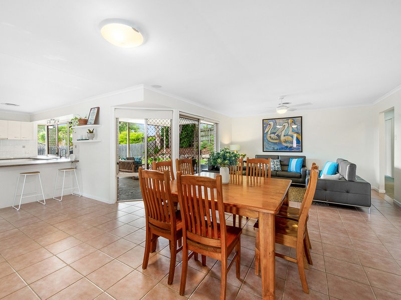 Photo - 9 Delvin Court, Arana Hills QLD 4054 - Image 4