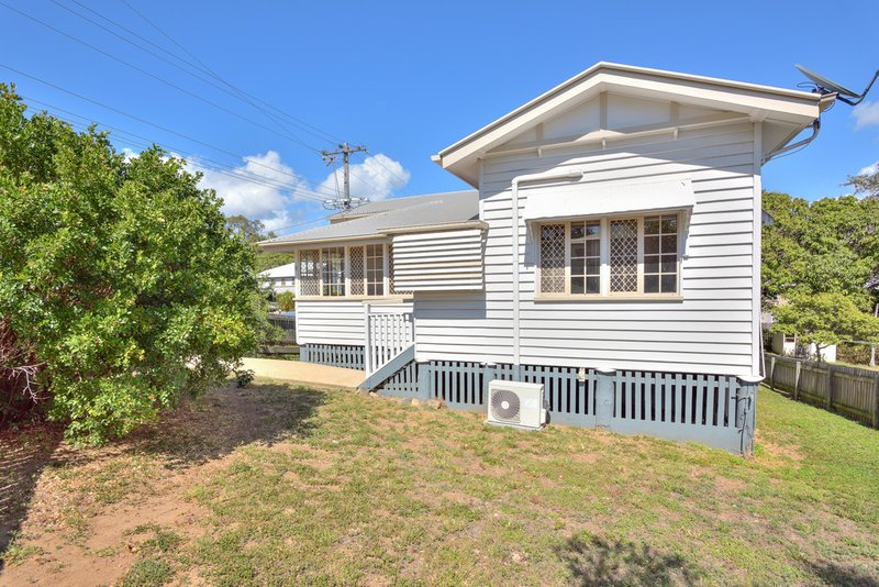 Photo - 9 Dennis Street, Gladstone Central QLD 4680 - Image 4