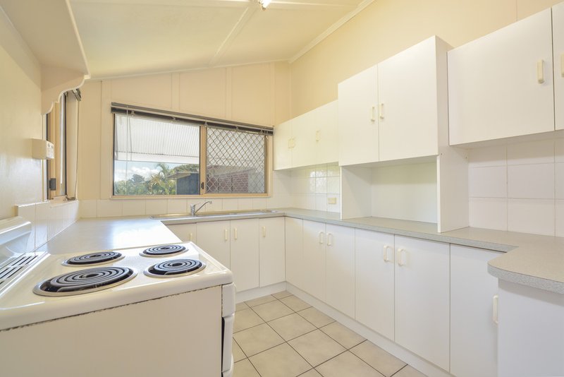 Photo - 9 Dennis Street, Gladstone Central QLD 4680 - Image 8